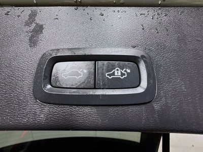 2023 Volvo XC40 B5 Plus Bright Theme