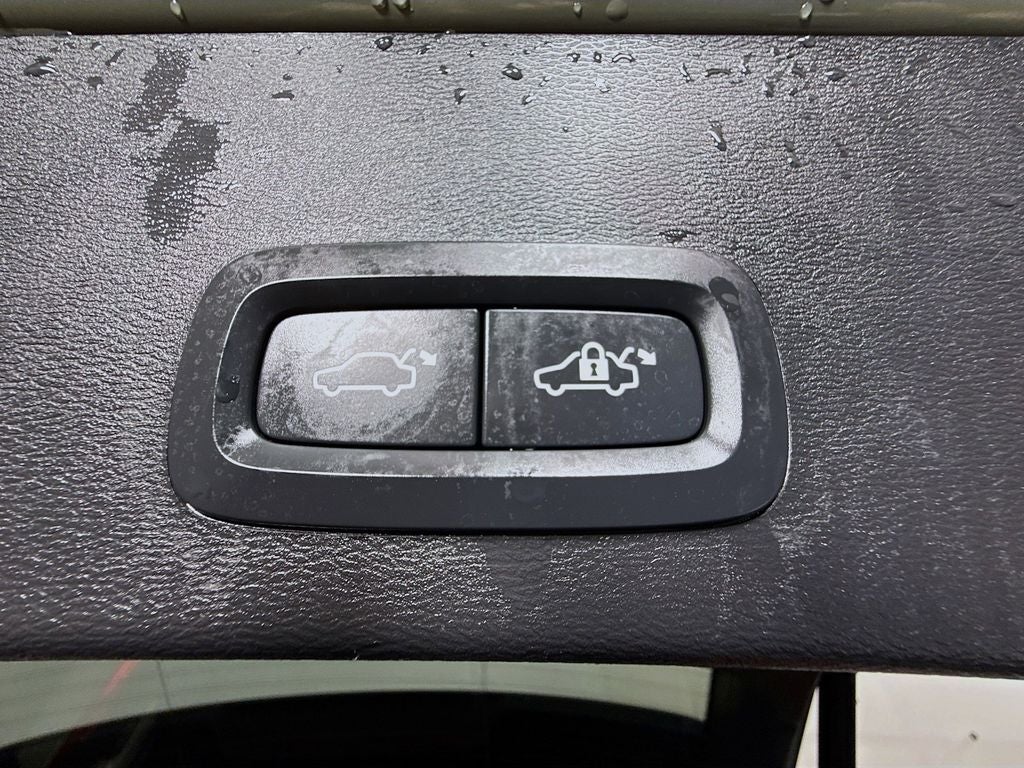 2023 Volvo XC40 B5 Plus Bright Theme