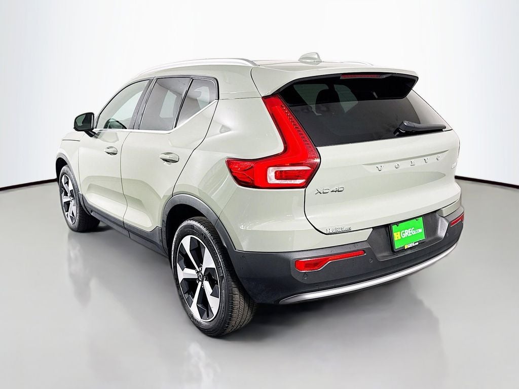 2023 Volvo XC40 B5 Plus Bright Theme