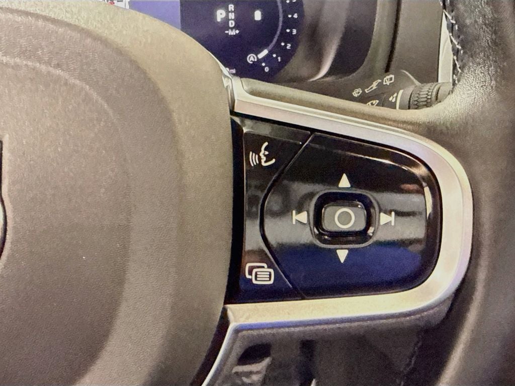 2025 Volvo XC90 B5 Plus