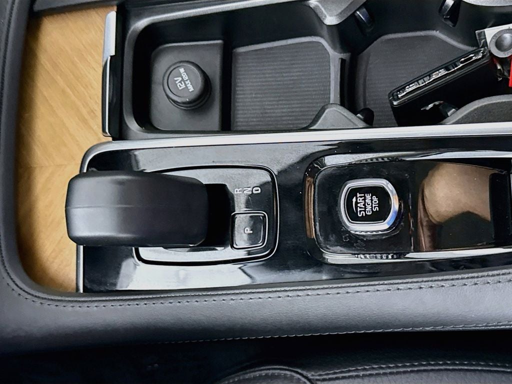 2025 Volvo XC90 B5 Plus