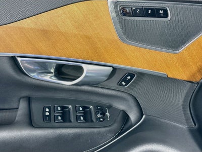 2025 Volvo XC90 B5 Plus