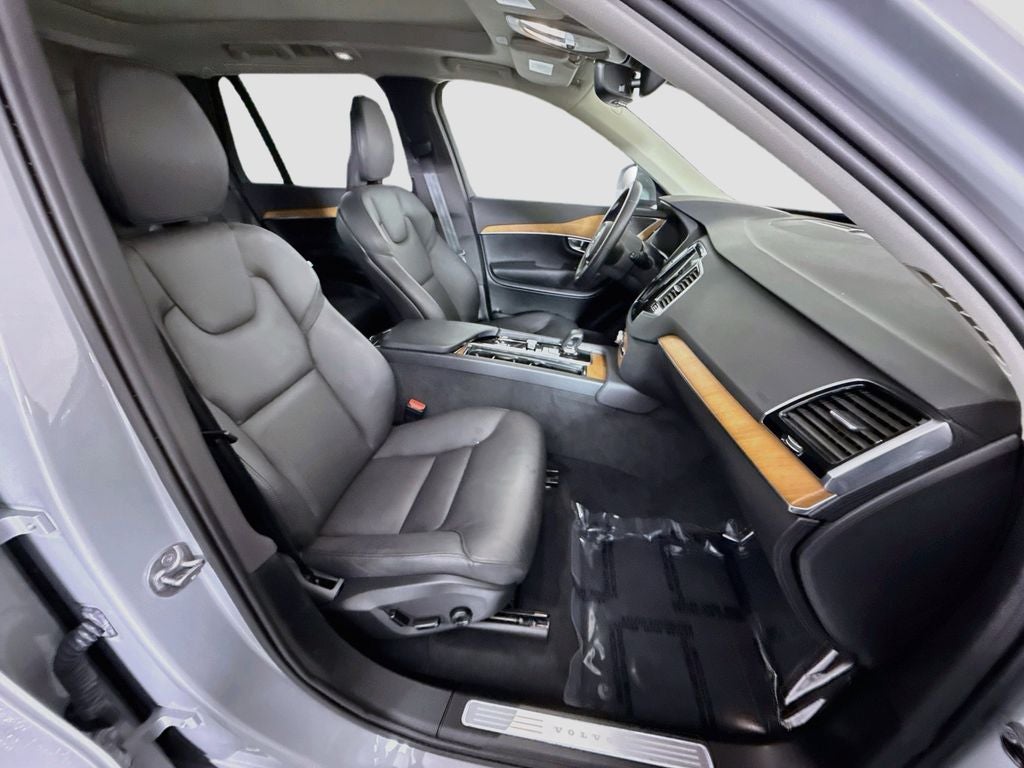 2025 Volvo XC90 B5 Plus