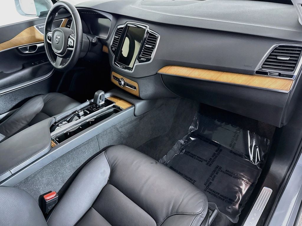 2025 Volvo XC90 B5 Plus