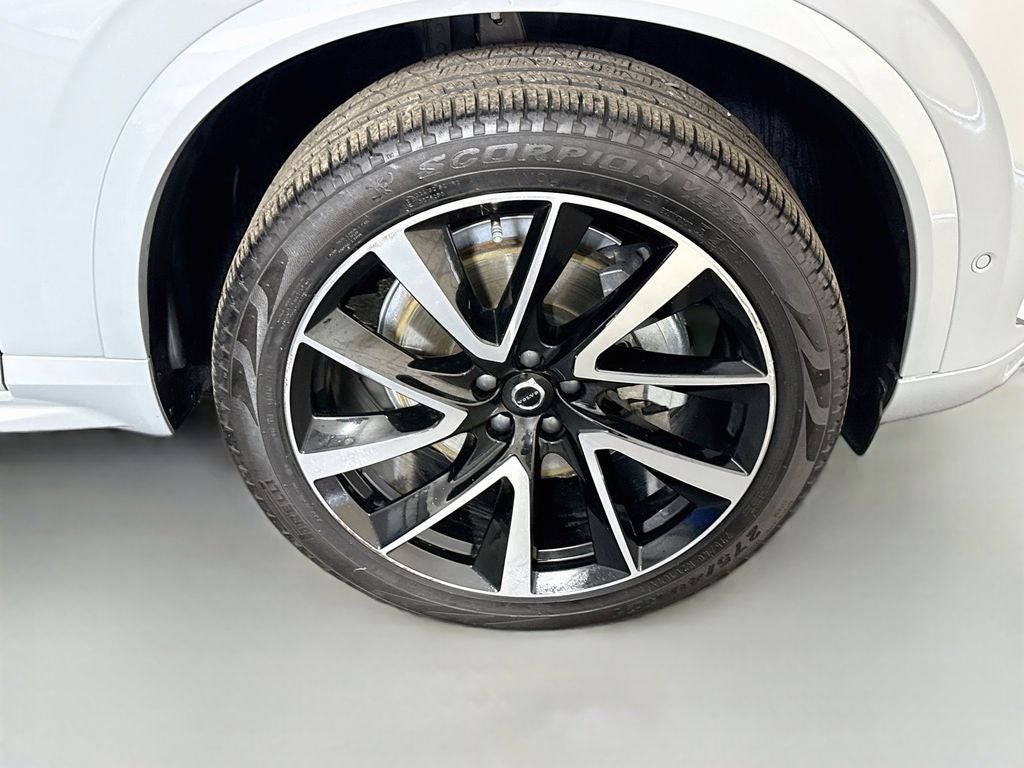 2025 Volvo XC90 B5 Plus