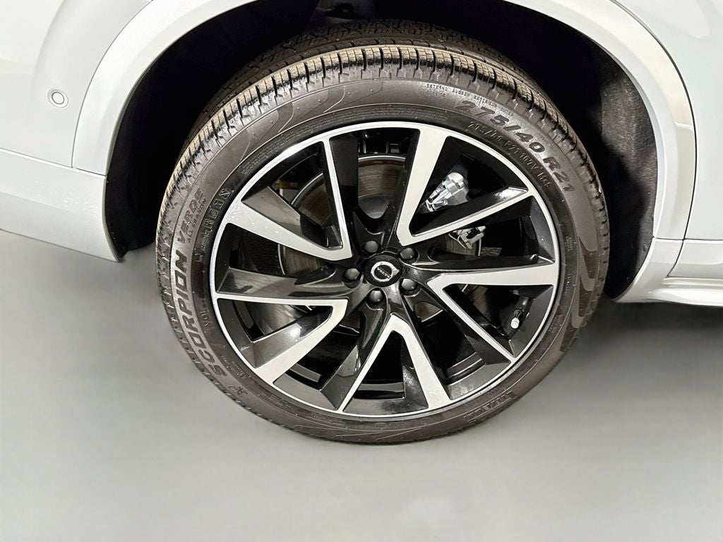 2025 Volvo XC90 B5 Plus