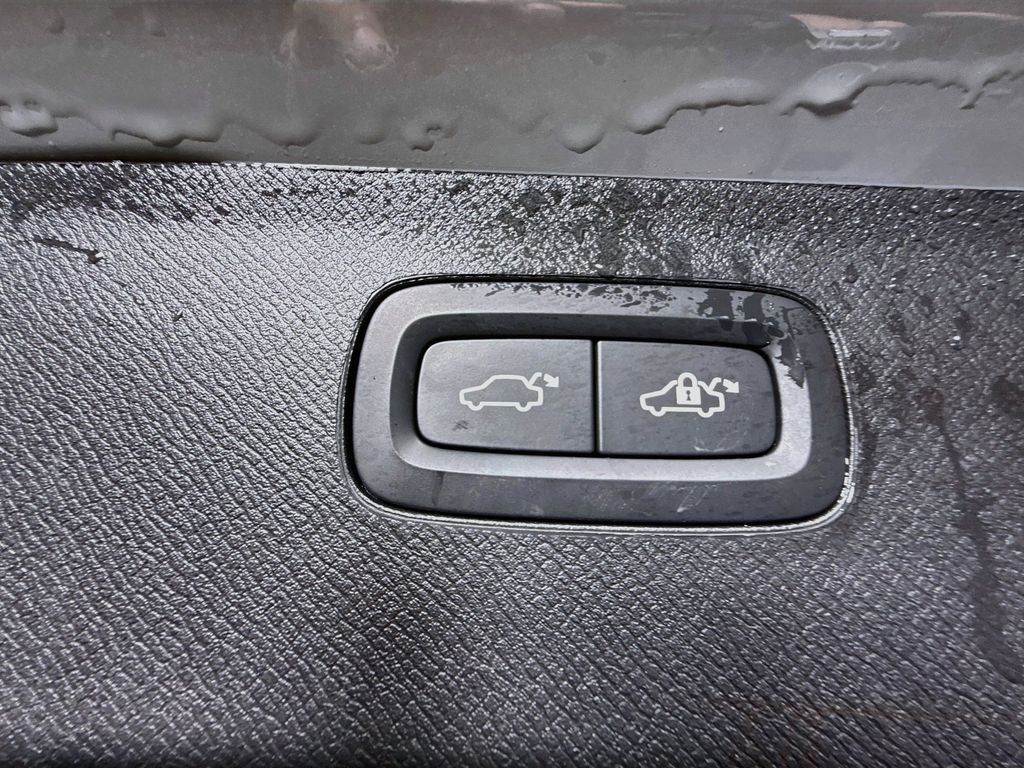 2025 Volvo XC90 B5 Plus