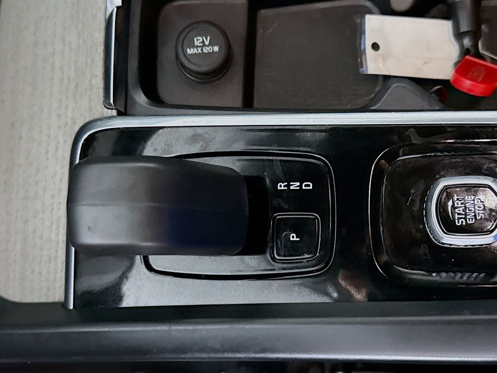 2025 Volvo XC60 B5 Plus