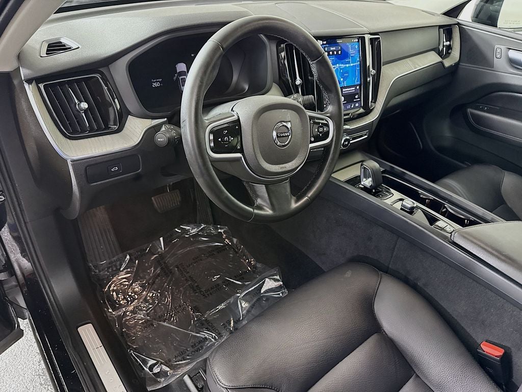 2025 Volvo XC60 B5 Plus