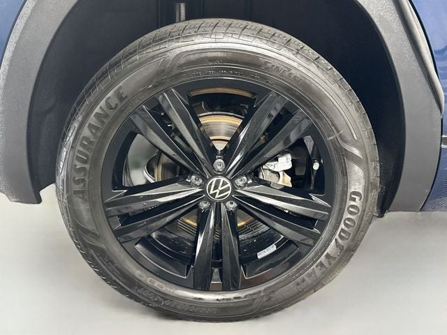 2023 Volkswagen Atlas Cross Sport 2.0T SEL R-Line Black
