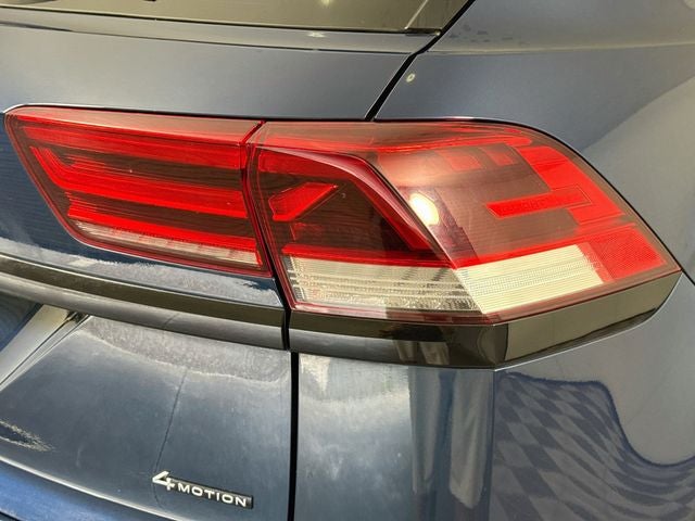 2023 Volkswagen Atlas Cross Sport 2.0T SEL R-Line Black