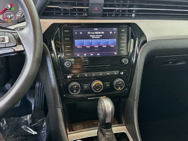 2022 Volkswagen Passat 2.0T SE