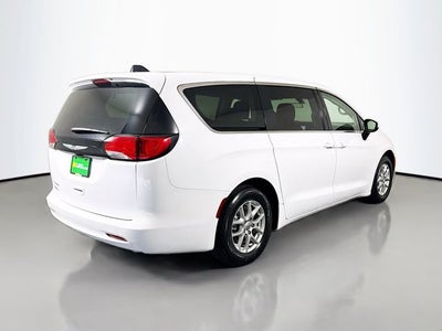 2022 Chrysler Voyager LX