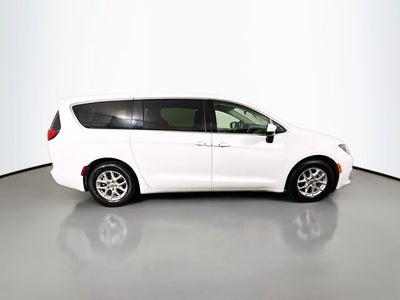 2022 Chrysler Voyager LX