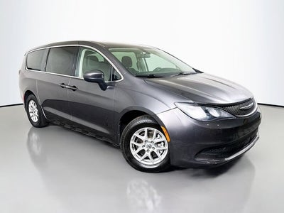 2022 Chrysler Voyager LX