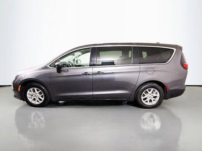 2022 Chrysler Voyager LX