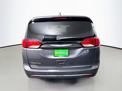 2022 Chrysler Voyager LX