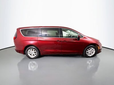 2022 Chrysler Voyager LX