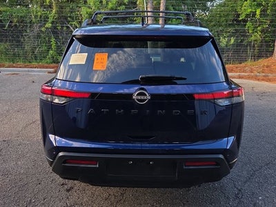 2024 Nissan Pathfinder SV