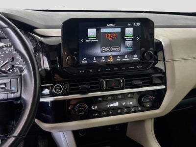 2022 Nissan Pathfinder SL