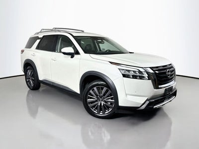 2023 Nissan Pathfinder SL
