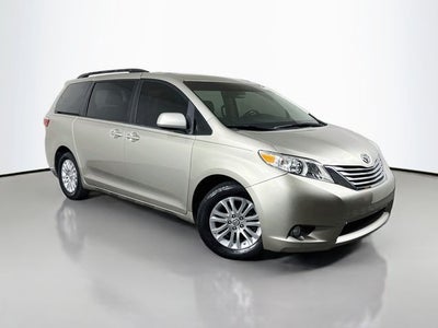 2017 Toyota Sienna XLE 8 Passenger