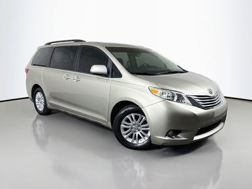 2017 Toyota Sienna XLE 8 Passenger