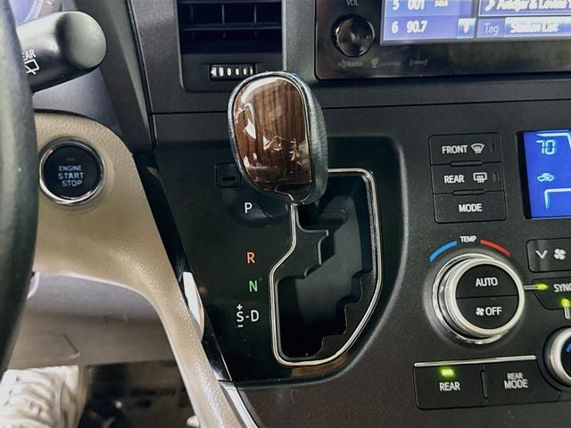 2017 Toyota Sienna XLE 8 Passenger
