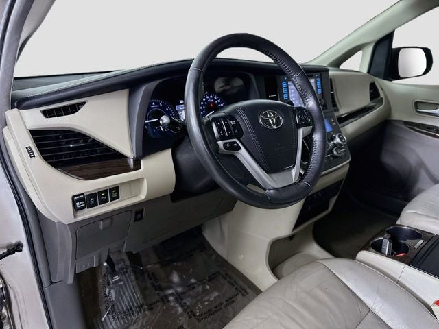 2017 Toyota Sienna XLE 8 Passenger