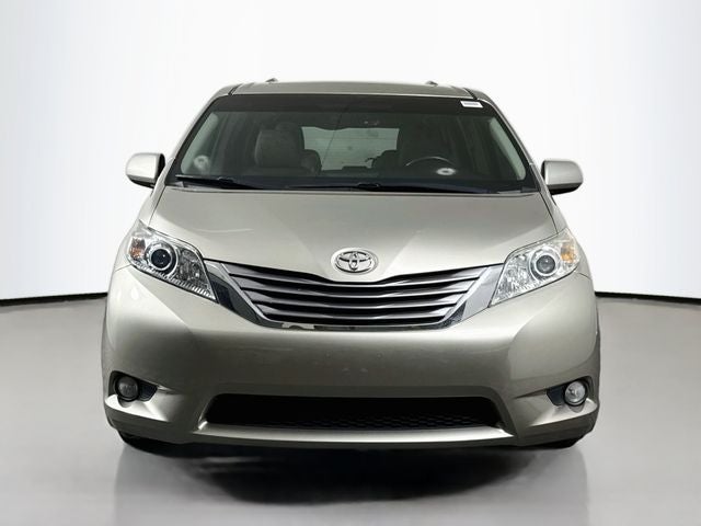 2017 Toyota Sienna XLE 8 Passenger