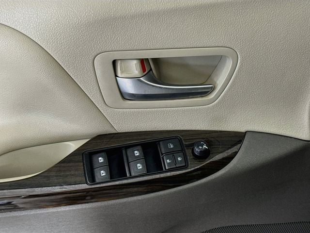 2017 Toyota Sienna XLE 8 Passenger