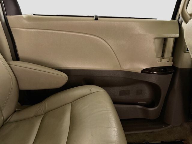 2017 Toyota Sienna XLE 8 Passenger