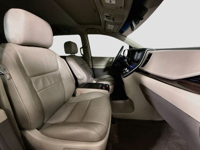2017 Toyota Sienna XLE 8 Passenger