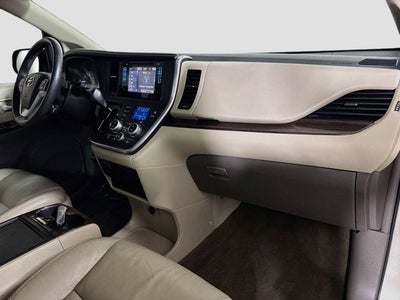 2017 Toyota Sienna XLE 8 Passenger