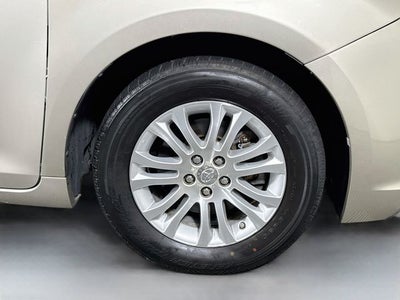 2017 Toyota Sienna XLE 8 Passenger