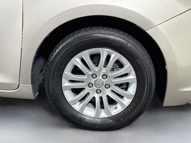 2017 Toyota Sienna XLE 8 Passenger