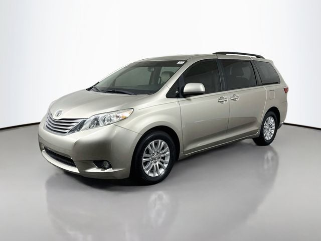 2017 Toyota Sienna XLE 8 Passenger