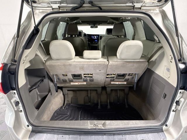 2017 Toyota Sienna XLE 8 Passenger