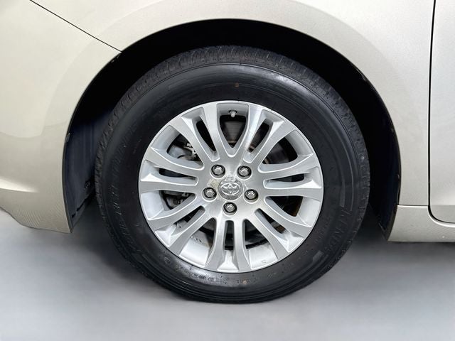2017 Toyota Sienna XLE 8 Passenger