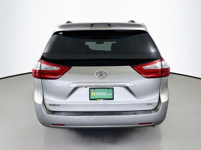 2017 Toyota Sienna XLE 8 Passenger