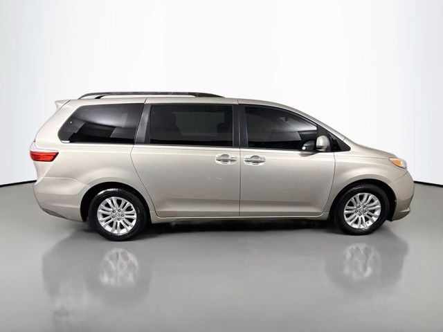2017 Toyota Sienna XLE 8 Passenger