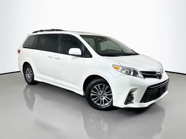 2020 Toyota Sienna XLE 8 Passenger