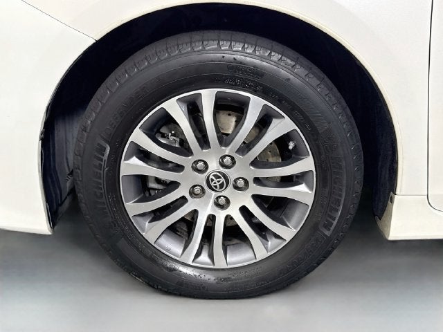 2020 Toyota Sienna XLE 8 Passenger
