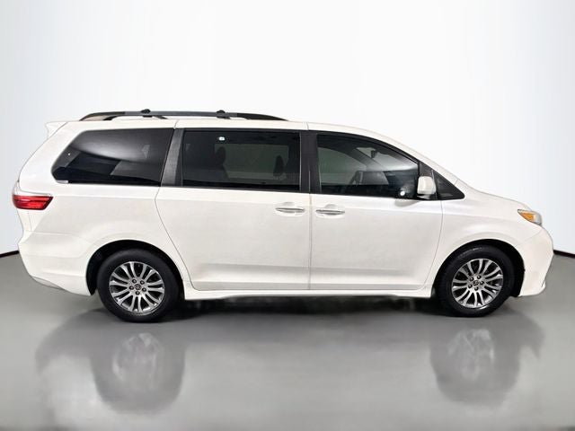 2020 Toyota Sienna XLE 8 Passenger