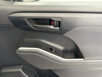 2020 Toyota Highlander LE