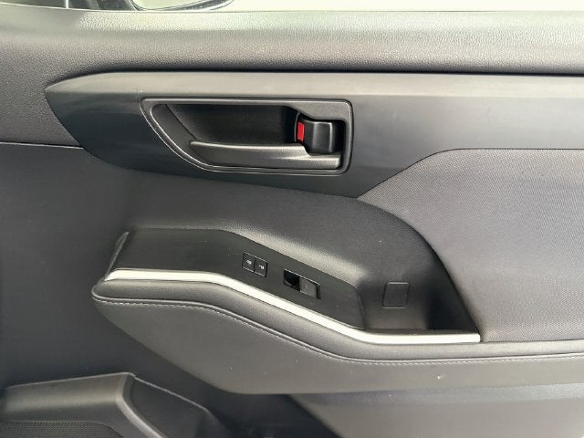 2020 Toyota Highlander LE