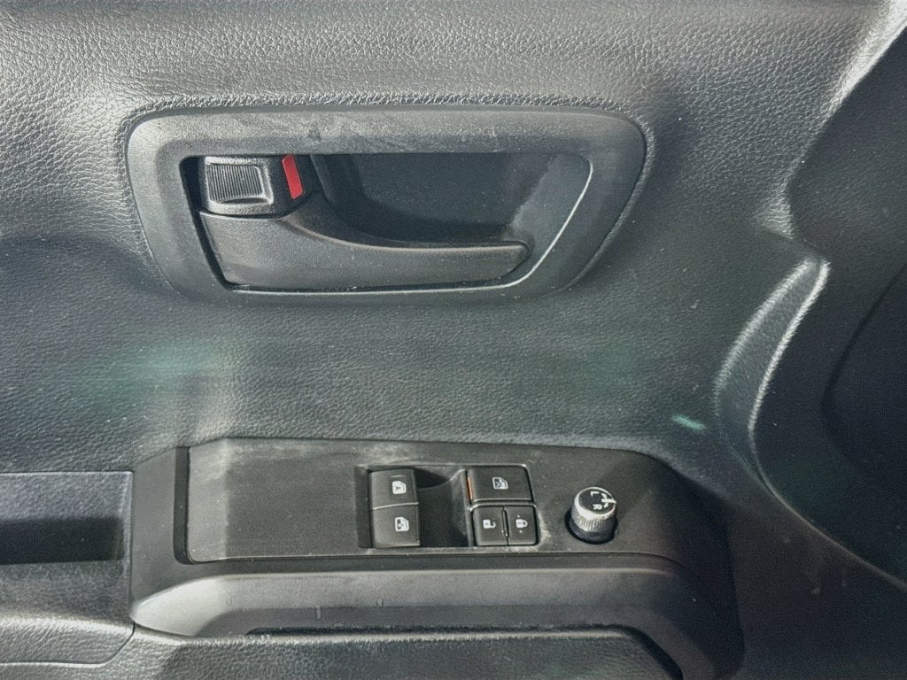 2017 Toyota Tacoma SR