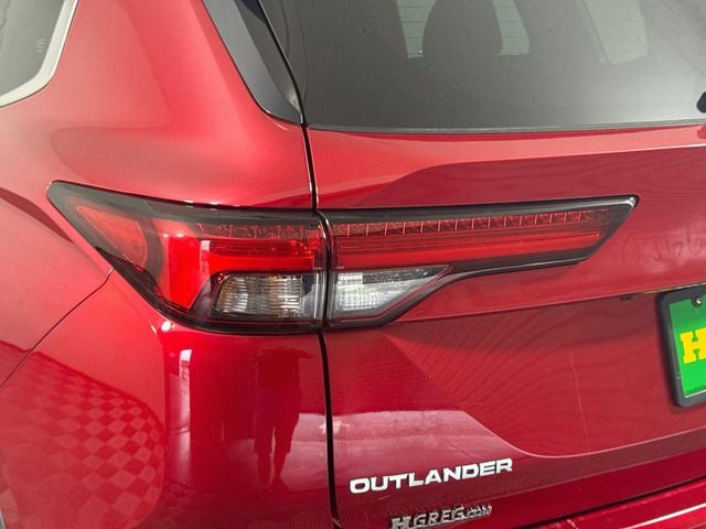 2022 Mitsubishi Outlander ES