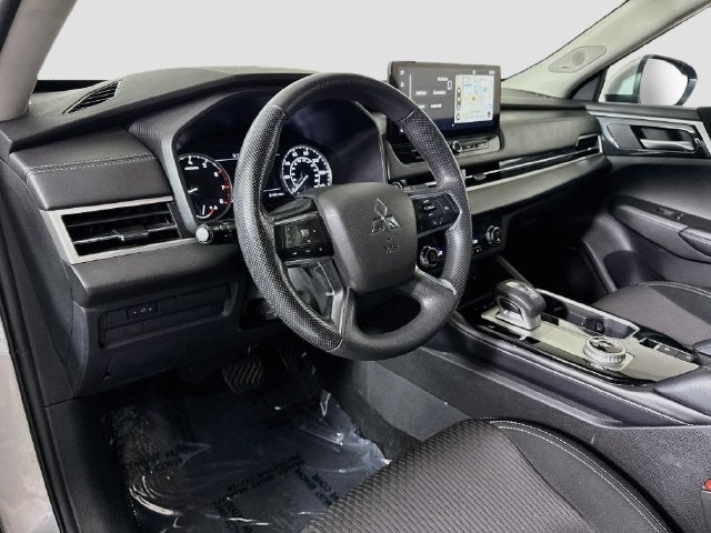 2025 Mitsubishi Outlander ES