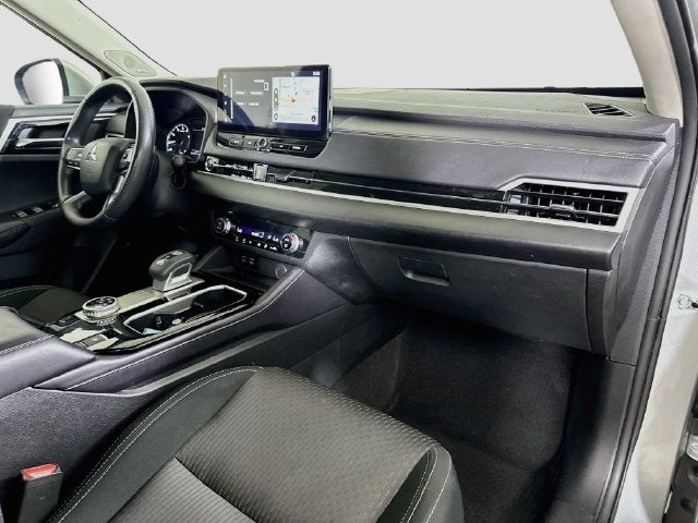 2025 Mitsubishi Outlander ES